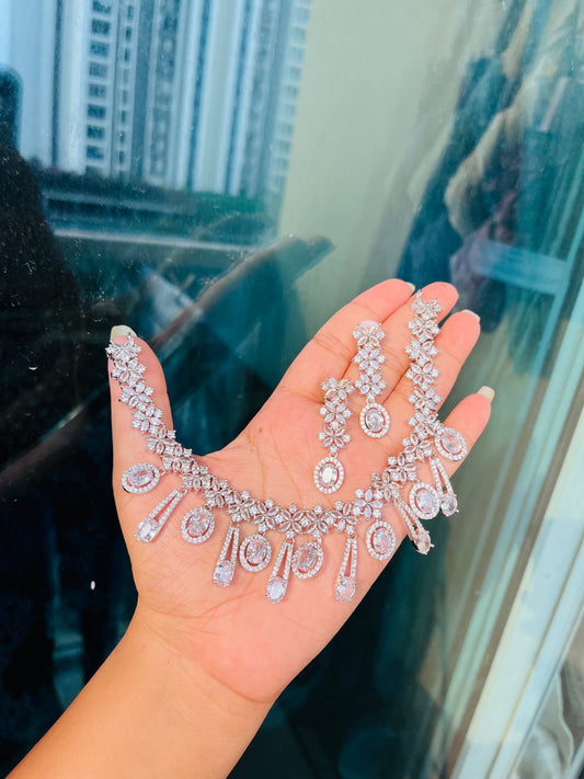 Pari necklace