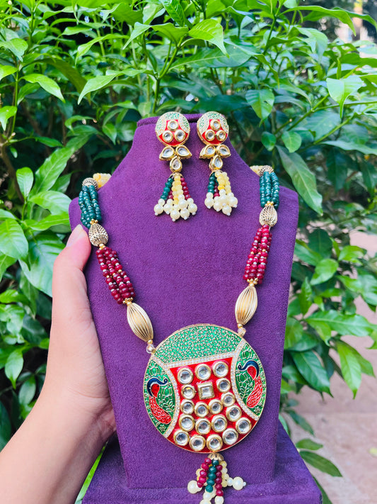 Julfa necklace