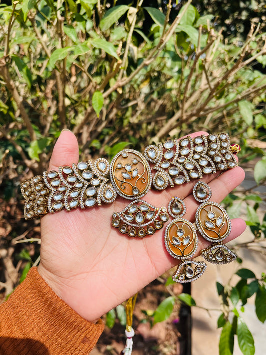 Ariha choker