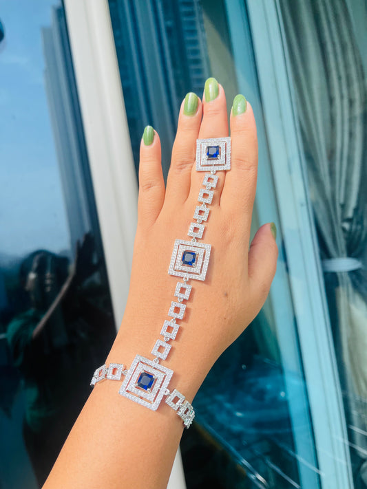 Delfi Hand Harness