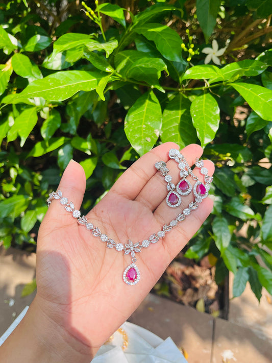 Avi necklace