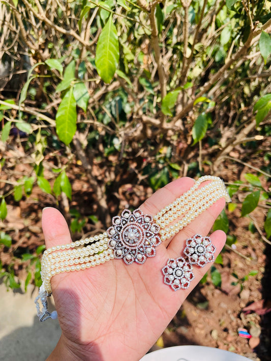 Vanita choker