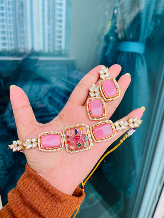 Stuti Choker