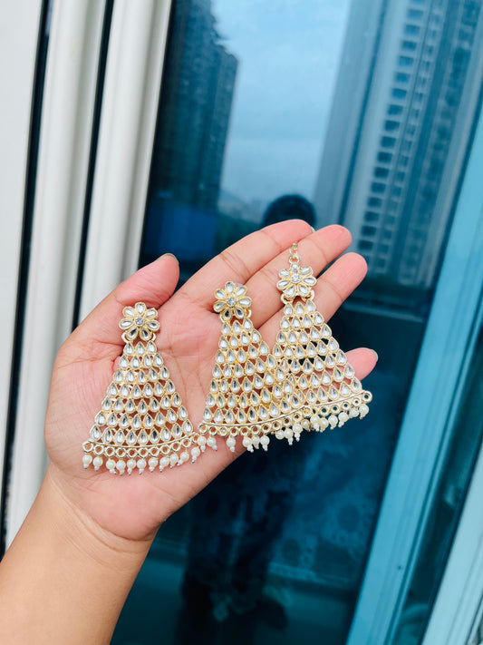 Hruti earings tikka
